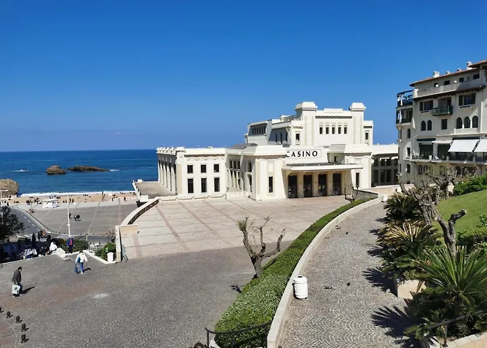 - Terrasse & Piscine Biarritz