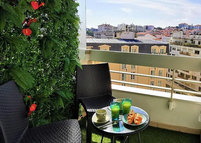 - Terrasse & Piscine Lejlighed *