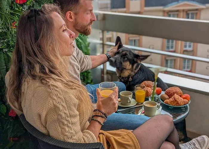 - Terrasse & Piscine Lejlighed *